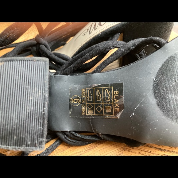 Forever 21 suede black block heel sandals, size 6 - Picture 3 of 4